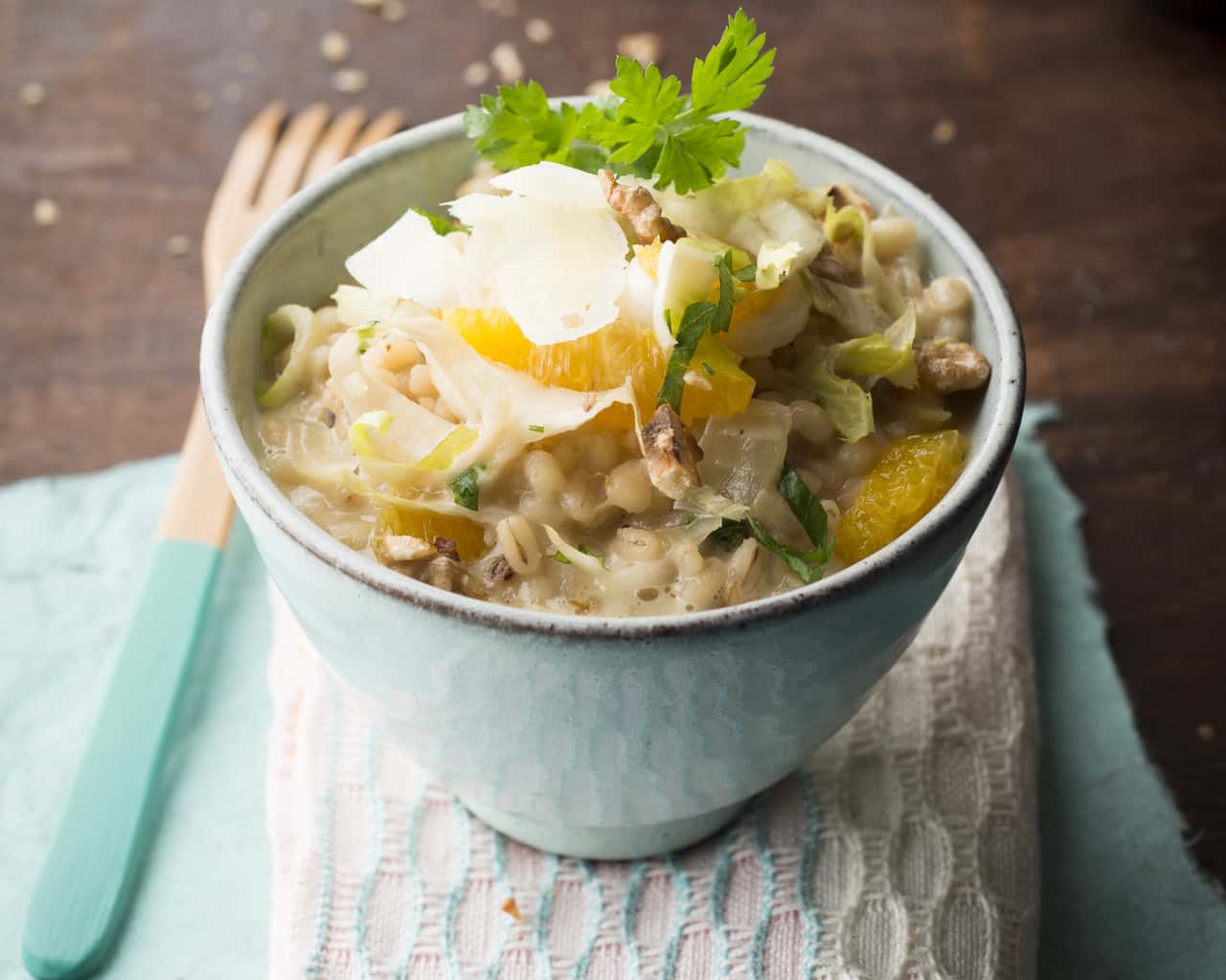 Graupenrisotto mit Chicorée, Fenchel, Orange und Walnüssen